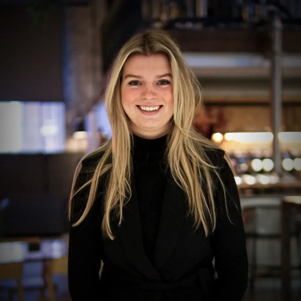 Portret van Minou, design / support